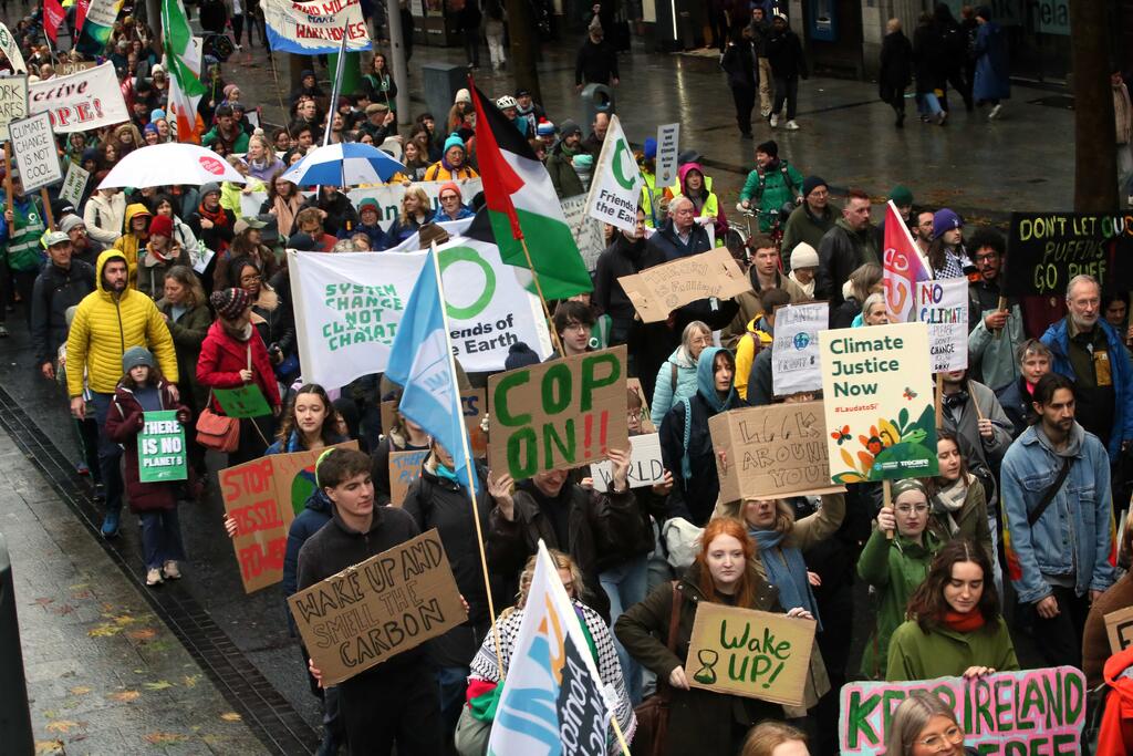 NO FEE 7 Stop Climate Chaos march